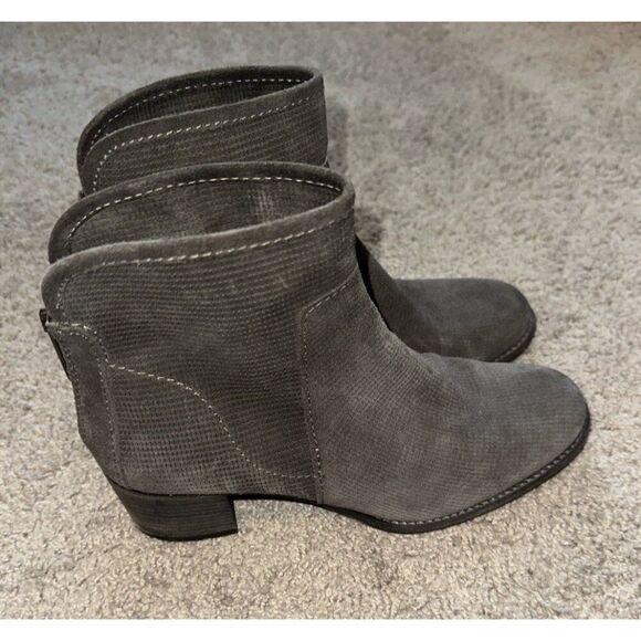 Aquatalia Taylor Dark‎ Grey Textured Suede Leather Ankle Heel Booties Boots 7.5 - Picture 1 of 8